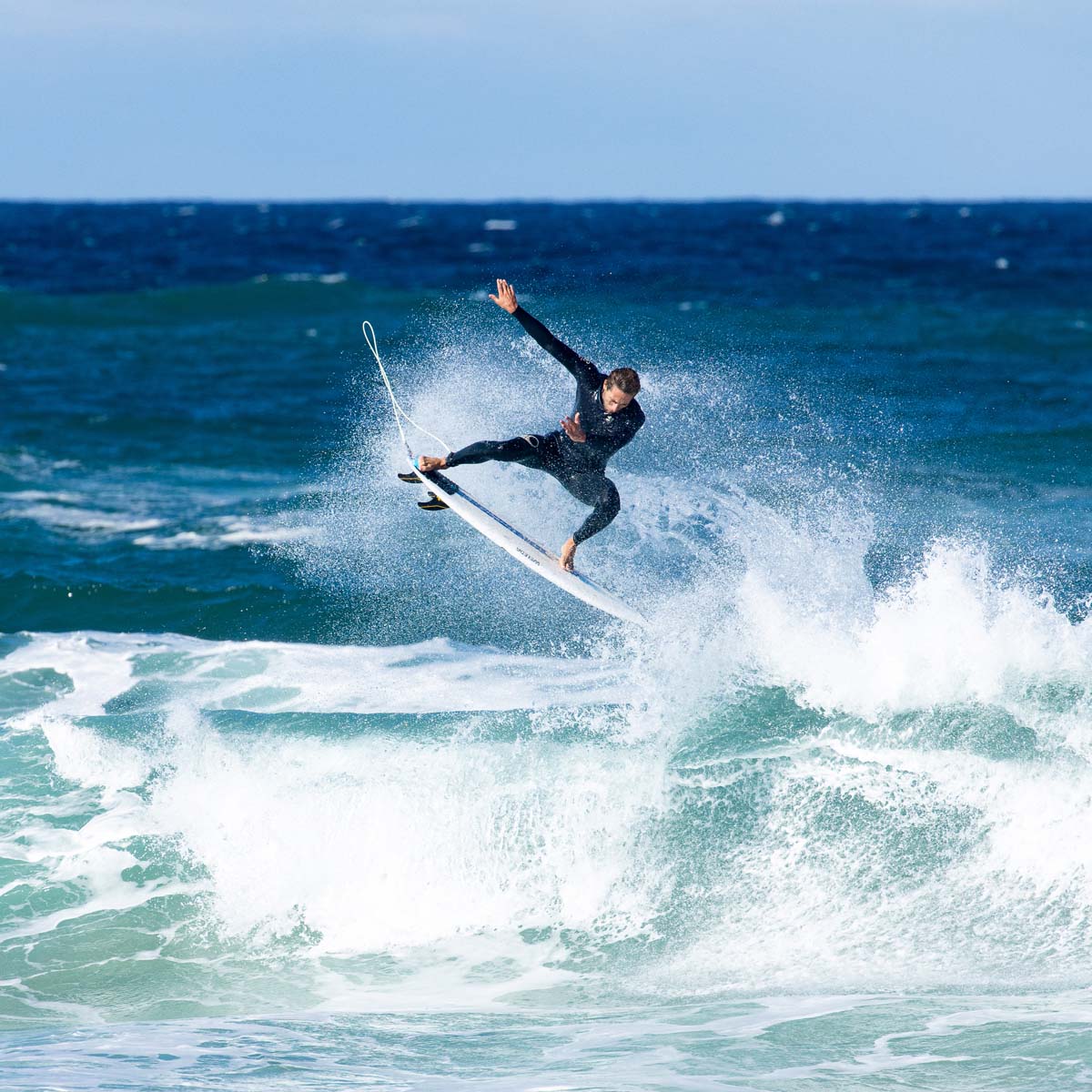 Our highest performing wetsuit. Oysterprene Y8 combining extreme mobility and eco-responsibility. More flexibility for more performance.